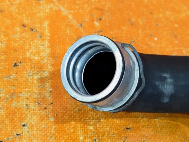 Патрубок радиатора MERCEDES-BENZ E-класс W211/S211 (2002 - 2006) — Разборка Мерседес