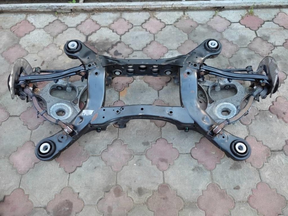 Подрамник задний MERCEDES-BENZ GLE-класс W166 (2015 - 2018) фото 1 — Разборка Мерседес