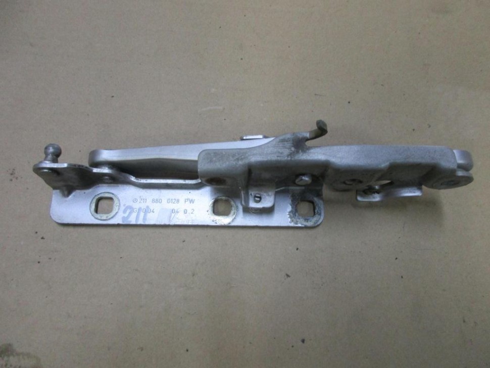 Петля капота MERCEDES-BENZ E-класс W211/S211 (2002 - 2006) фото 1 — Разборка Мерседес