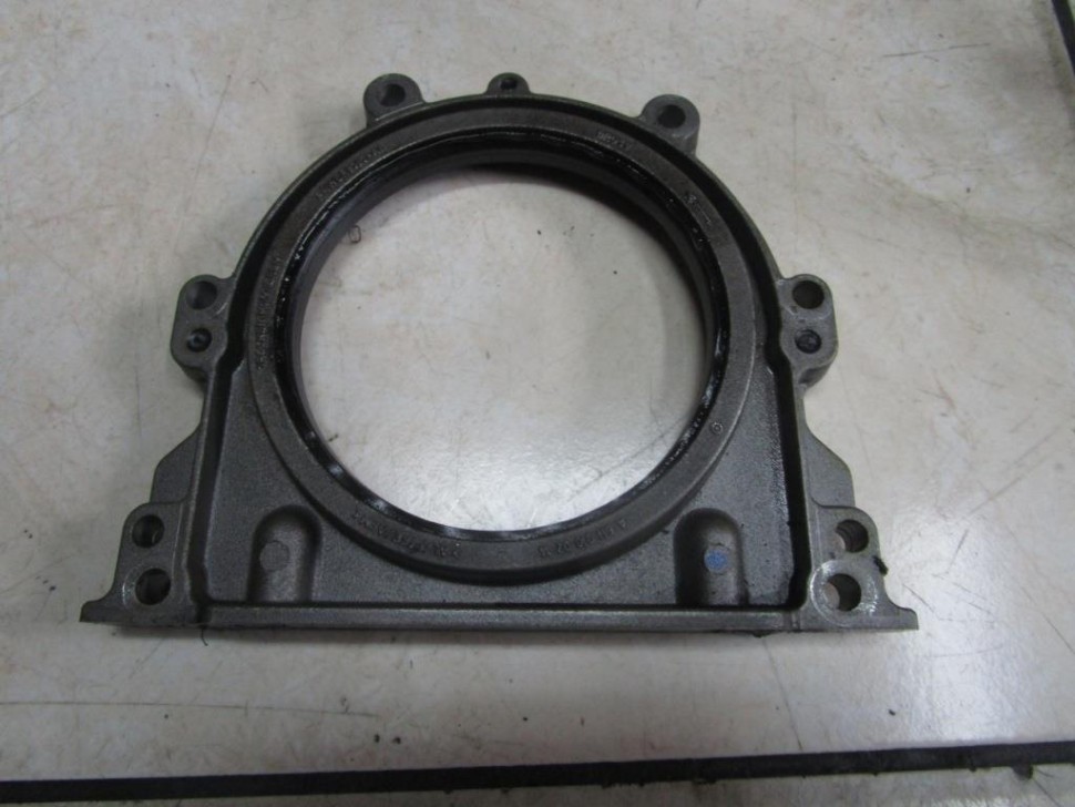 Крышка заднего сальника коленвала MERCEDES-BENZ E-класс W211/S211 (2002 - 2006) фото 1 — Разборка Мерседес