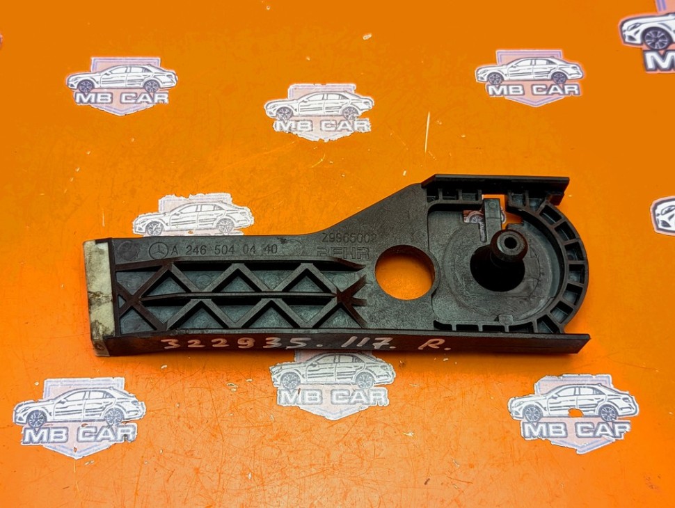 Кронштейн радиатора MERCEDES-BENZ CLA-класс C117/X117 (2013 - 2016) фото 1 &mdash; Разборка Мерседес