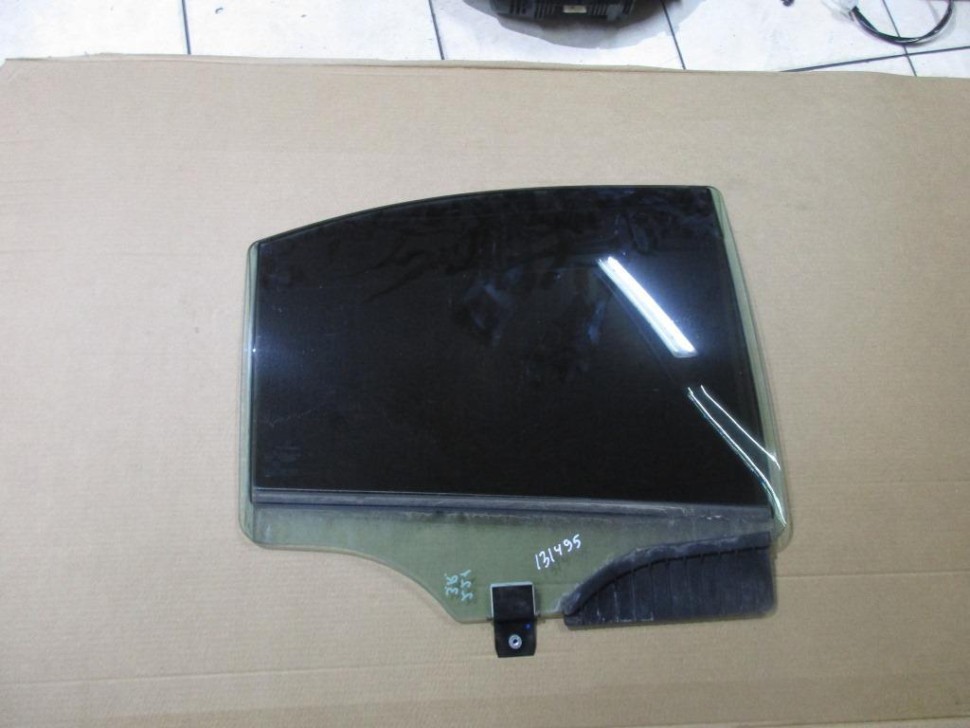 Стекло заднее правое MERCEDES-BENZ S-класс W221 рестайлинг (2009 - 2013) фото 1 — Разборка Мерседес
