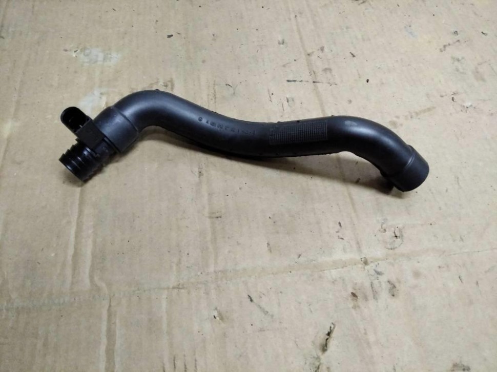 Трубка вентиляции картерных газов MERCEDES-BENZ CLA-класс C117/X117 (2013 - 2016) фото 1 — Разборка Мерседес