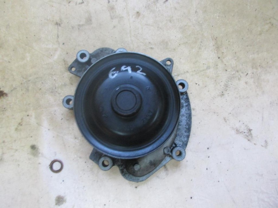 Помпа MERCEDES-BENZ Sprinter W906 (2006 - 2019) фото 1 — Разборка Мерседес