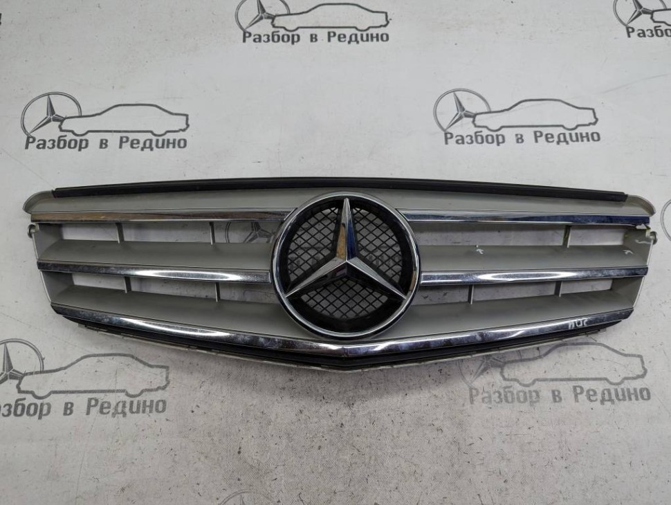 Решетка радиатора MERCEDES-BENZ C-class w204 фото 1 — Разборка Мерседес