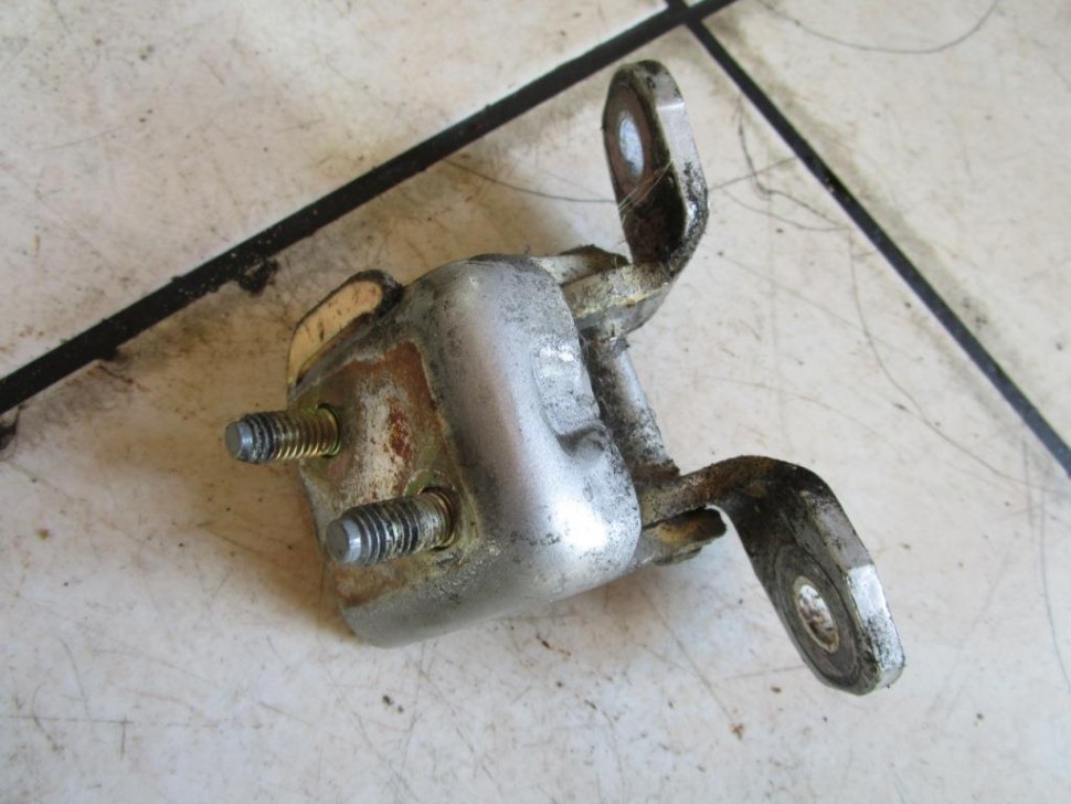 Петля двери MERCEDES-BENZ M-класс W163 (1997 - 2001) фото 1 — Разборка Мерседес