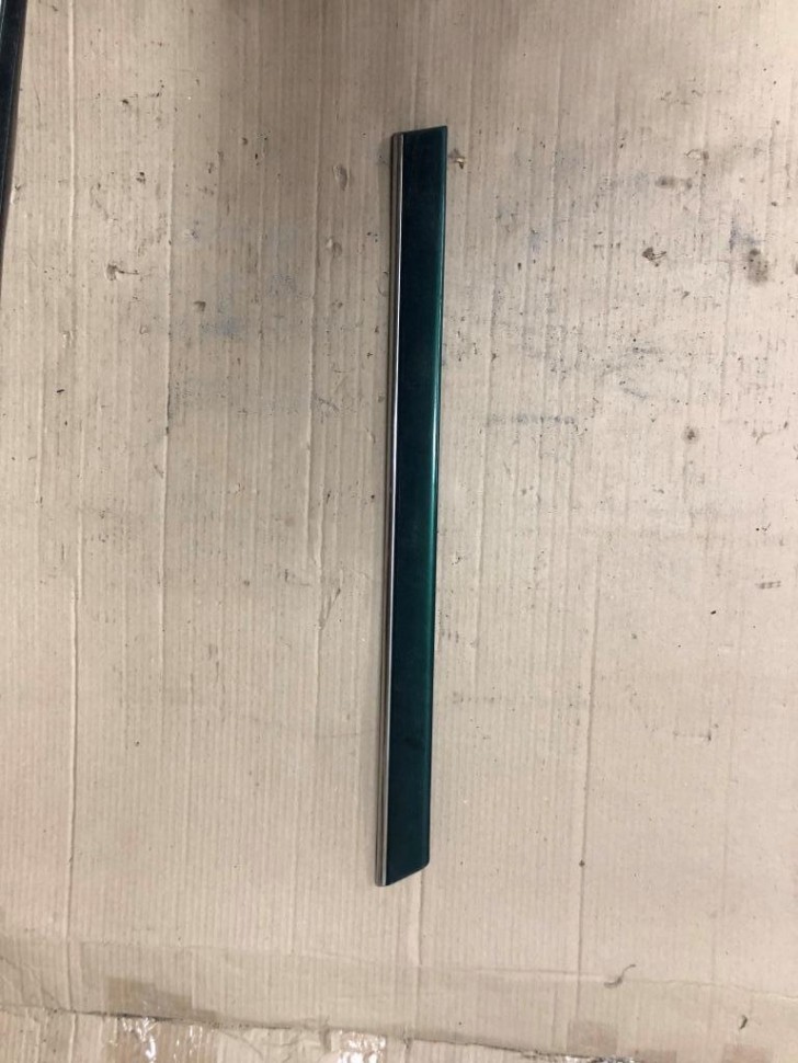 Молдинг двери MERCEDES-BENZ C-класс W202/S202 (1993 - 1997) фото 1 — Разборка Мерседес