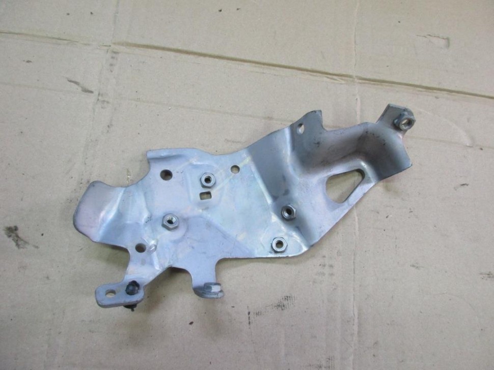 Кронштейн крепления ТНВД MERCEDES-BENZ S-класс W222/C217/A217 (2013 - 2017) фото 1 — Разборка Мерседес