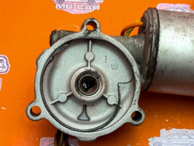 Моторчик раздаточной коробки MERCEDES-BENZ M-класс W163 (1997 - 2001) &mdash; Разборка Мерседес
