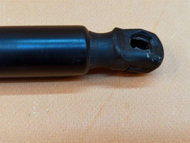 Амортизатор крышки багажника MERCEDES-BENZ M-класс W164 (2005 - 2008) — Разборка Мерседес