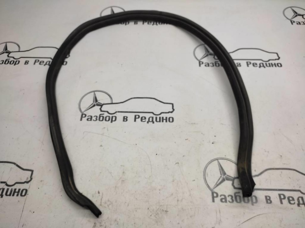 Уплотнитель капота MERCEDES-BENZ Vito W638 (1996 - 2003) фото 1 — Разборка Мерседес