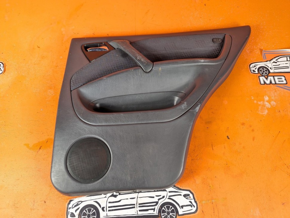 Карта двери задняя правая MERCEDES-BENZ M-класс W163 (1997 - 2001) фото 1 &mdash; Разборка Мерседес