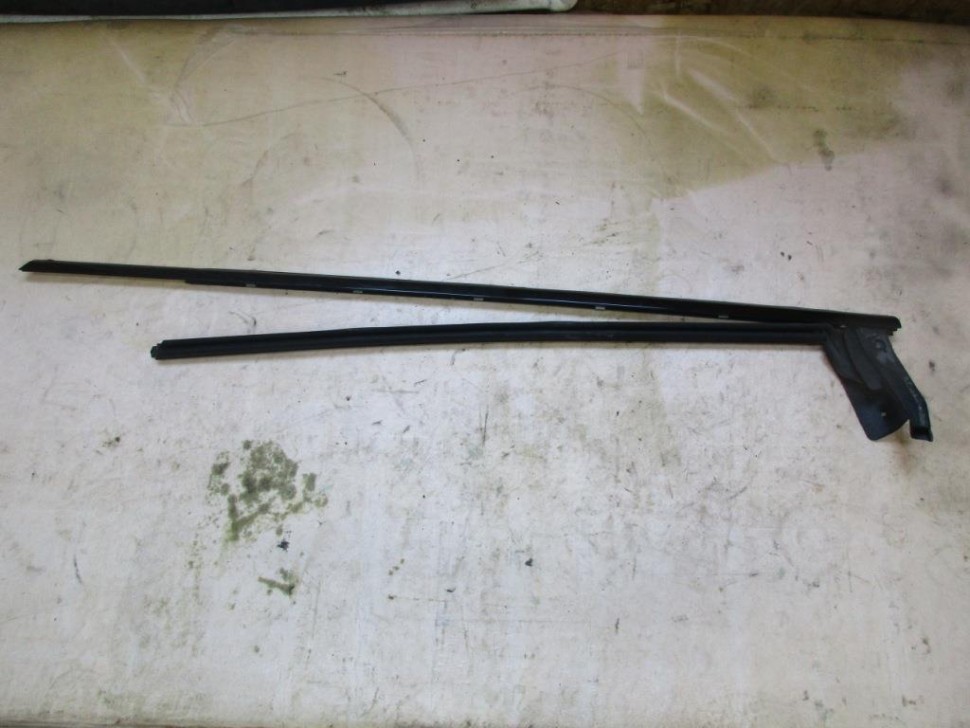 Молдинг стекла двери MERCEDES-BENZ CL-класс AMG C216 рестайлинг (2010 - 2014) фото 1 — Разборка Мерседес