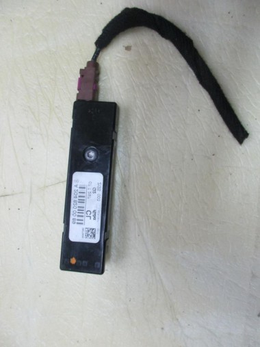 Усилитель антенны MERCEDES-BENZ C-класс W204/S204 (2006 - 2011) — Разборка Мерседес