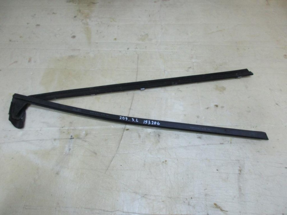 Молдинг стекла двери MERCEDES-BENZ CLK-класс C209/A209 (2002 - 2005) фото 1 — Разборка Мерседес