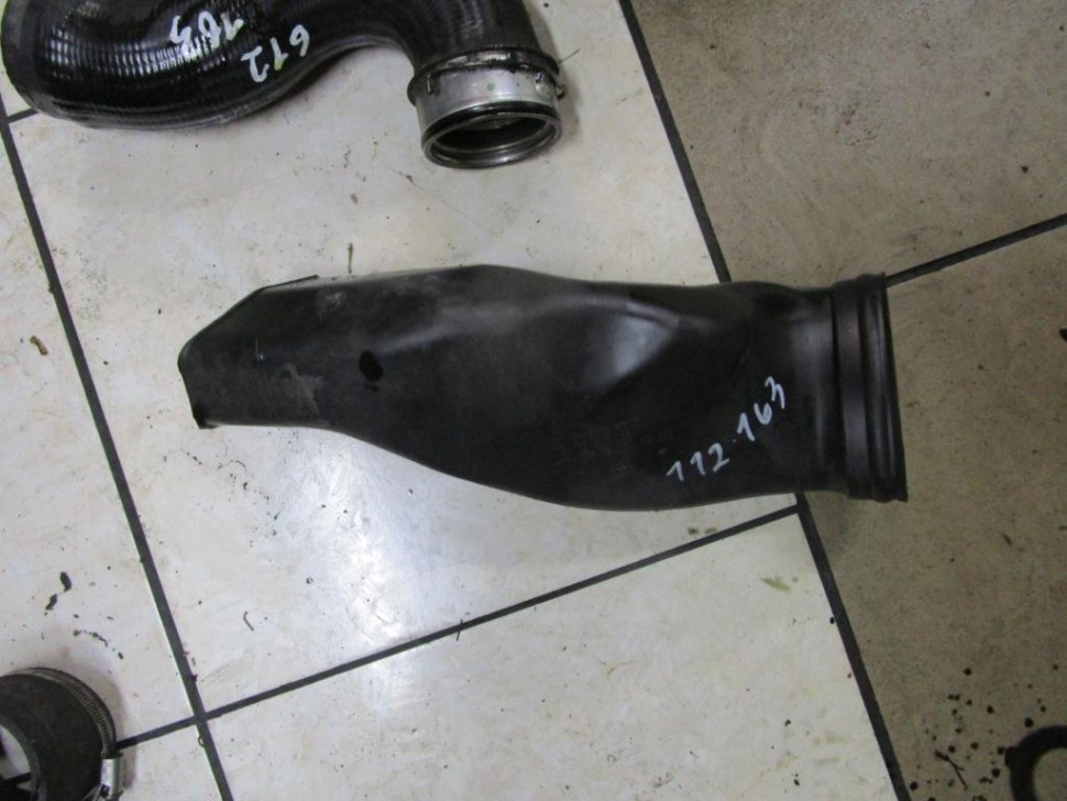 Патрубок воздушный MERCEDES-BENZ M-класс W163 рестайлинг (2001 - 2005) фото 1 — Разборка Мерседес