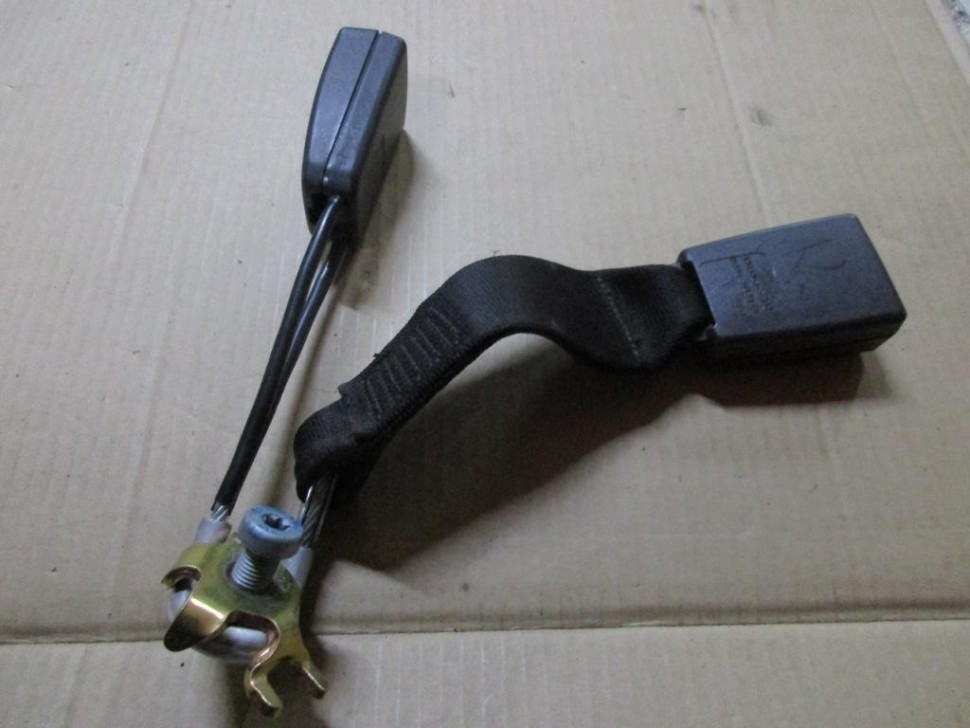 Замок ремня безопасности MERCEDES-BENZ S-класс W220 (1998 - 2005) фото 1 — Разборка Мерседес