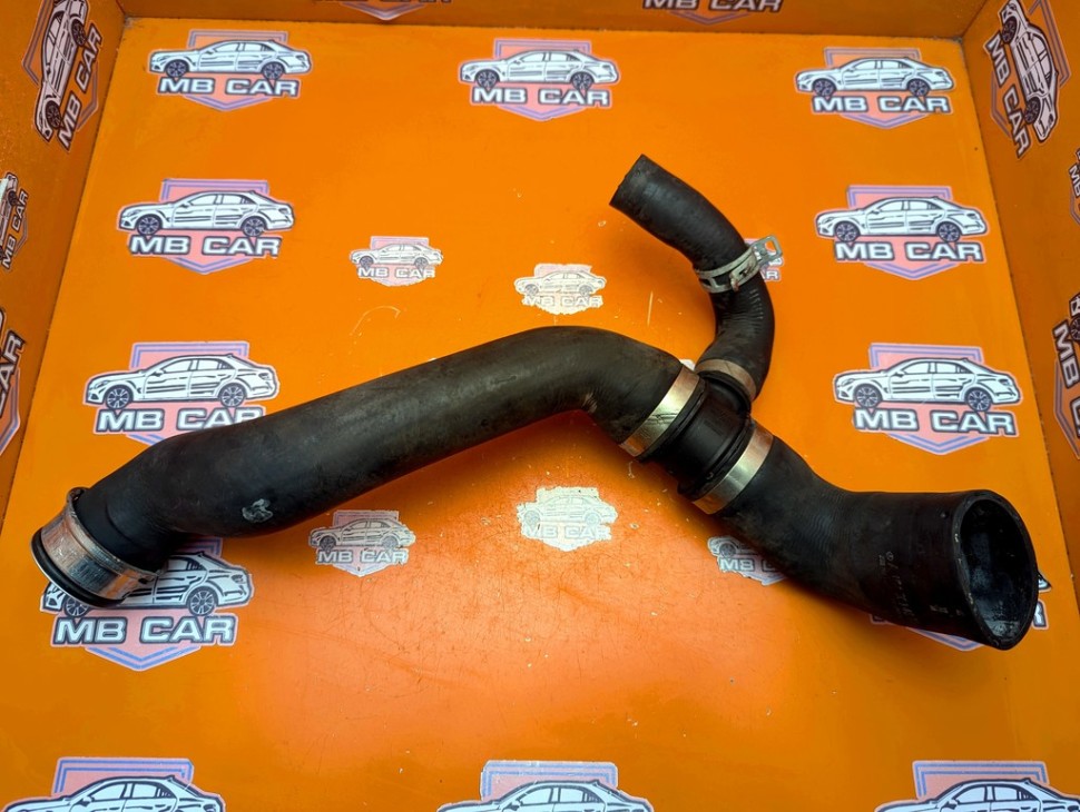 Патрубок ОЖ MERCEDES-BENZ GL-класс X164 рестайлинг (2009 - 2012) фото 1 &mdash; Разборка Мерседес