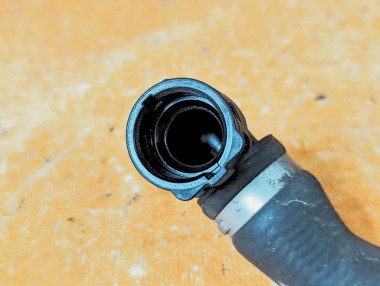 Патрубок ОЖ MERCEDES-BENZ GLC-класс X253 рестайлинг (2019 - 2025) &mdash; Разборка Мерседес