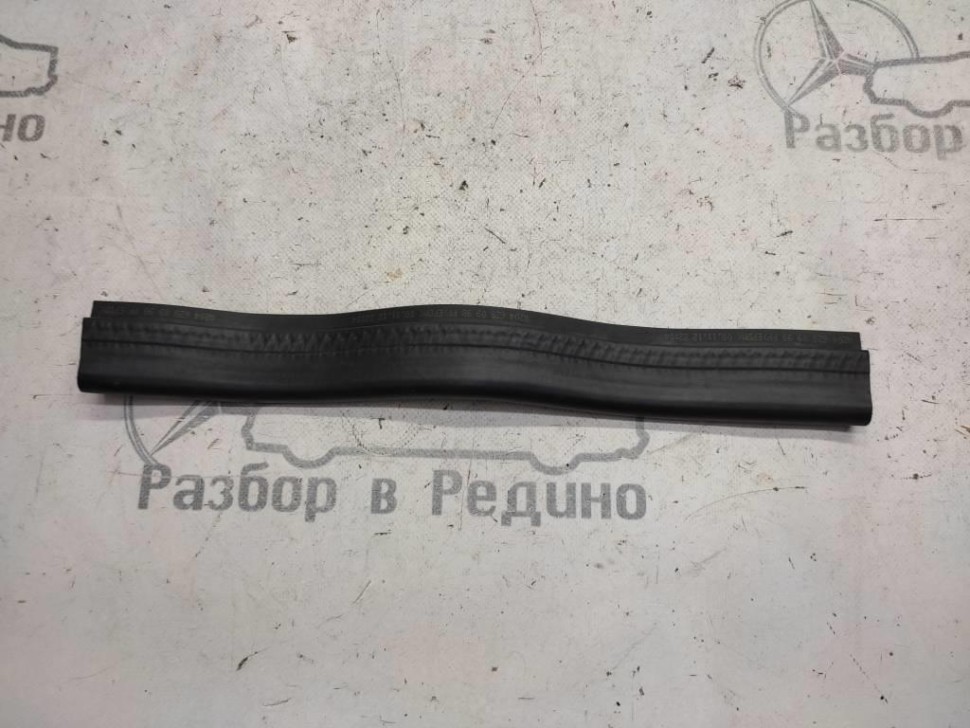 Уплотнитель моторного отсека MERCEDES-BENZ C-класс W204/S204/С204 рестайлинг (2011 - 2015) фото 1 — Разборка Мерседес