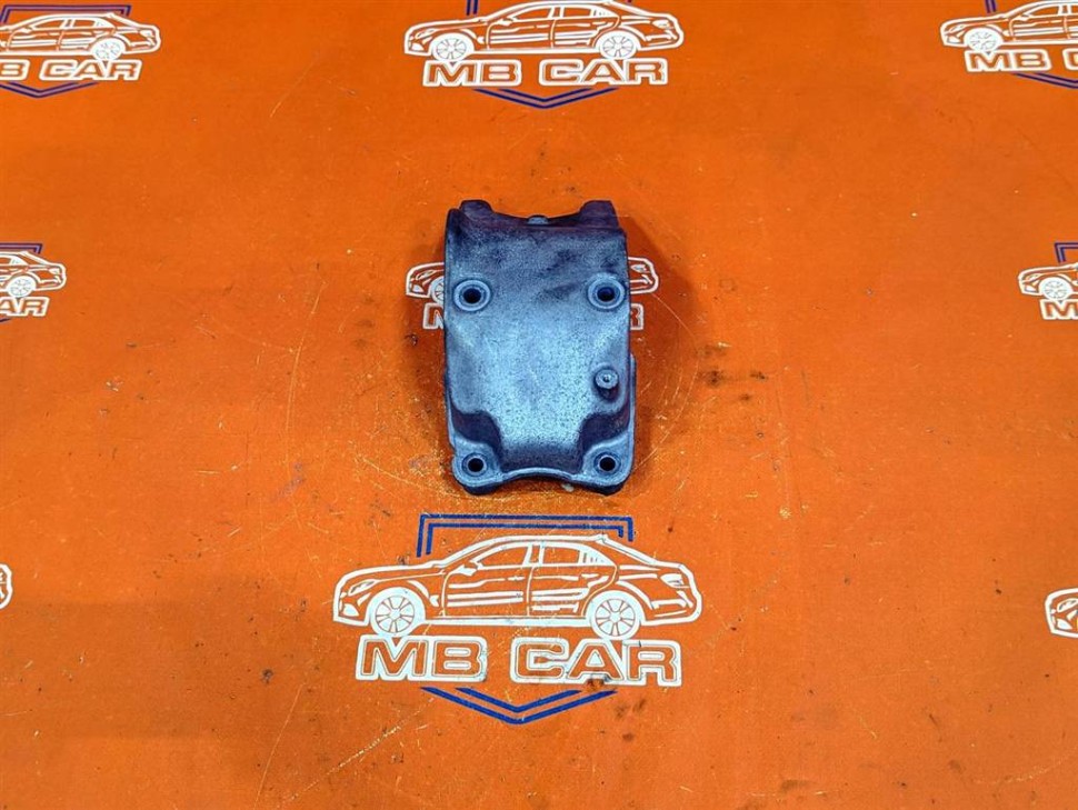 Опора двигателя задняя MERCEDES-BENZ CLA-класс C117/X117 (2013 - 2016) фото 1 — Разборка Мерседес