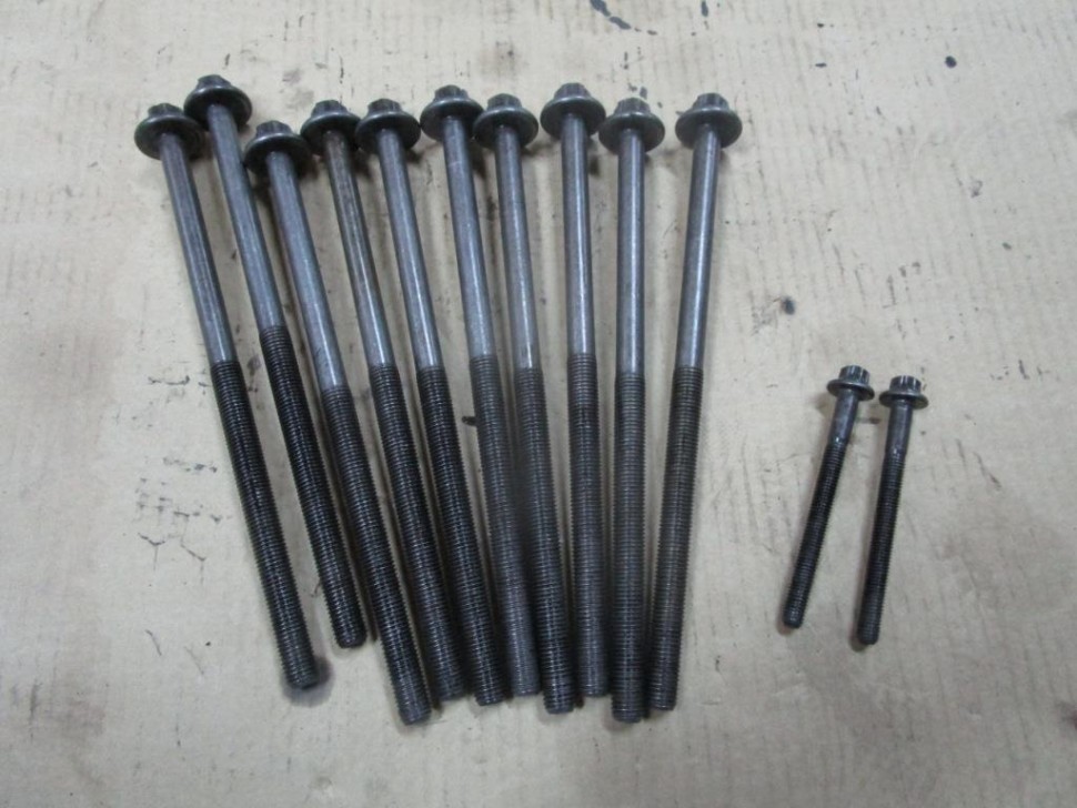 Болт ГБЦ MERCEDES-BENZ Sprinter W906 (2006 - 2019) фото 1 — Разборка Мерседес