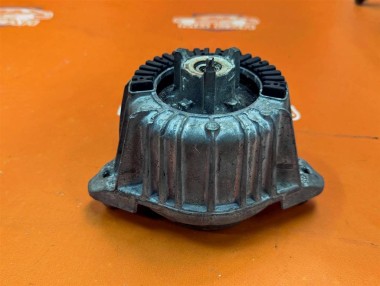 Опора двигателя MERCEDES-BENZ E-класс W212/S212/C207/A207 (2009 - 2013) — Разборка Мерседес