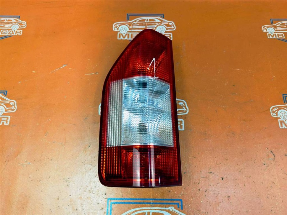 Фонарь задний левый MERCEDES-BENZ Sprinter W901-905 (1995 - 2006) фото 1 — Разборка Мерседес