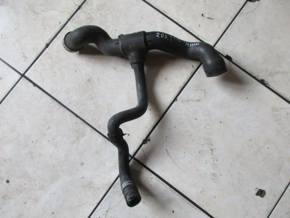 Патрубок радиатора MERCEDES-BENZ C-класс W203/S203/CL203 (2000 - 2004) фото 1 — Разборка Мерседес