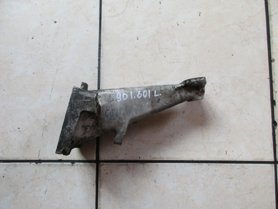 Лапа левая MERCEDES-BENZ Sprinter W901-905 (1995 - 2006) фото 1 — Разборка Мерседес