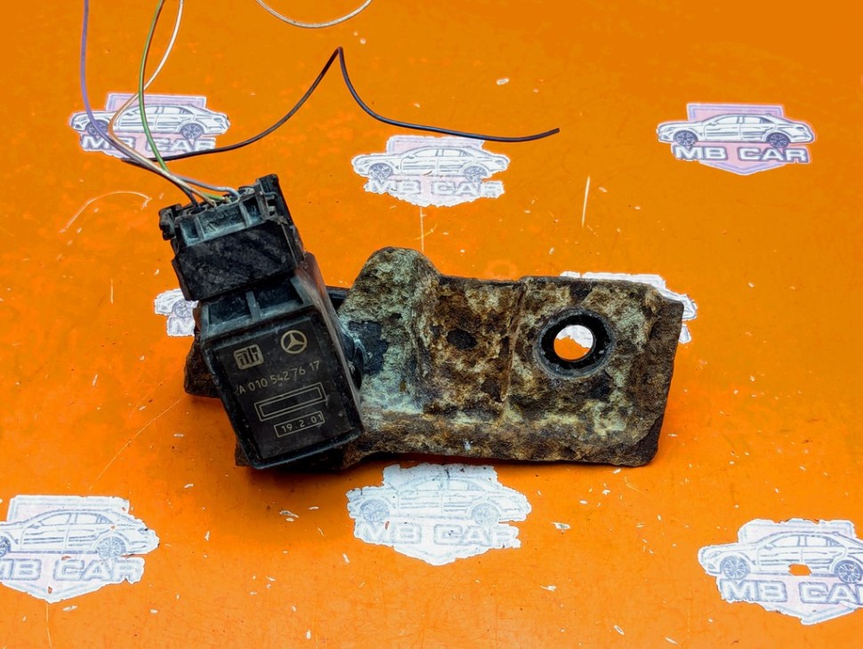 Датчик уровня пола MERCEDES-BENZ S-класс W220 (1998 - 2005) фото 1 &mdash; Разборка Мерседес