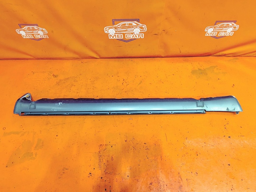 Порог пластиковый левый MERCEDES-BENZ E-класс W124/S124/C124/A124 (1984 - 1997) фото 1 — Разборка Мерседес