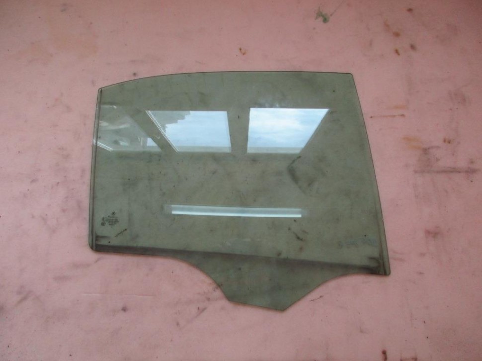 Стекло заднее правое MERCEDES-BENZ C-класс W204/S204 (2006 - 2011) фото 1 — Разборка Мерседес