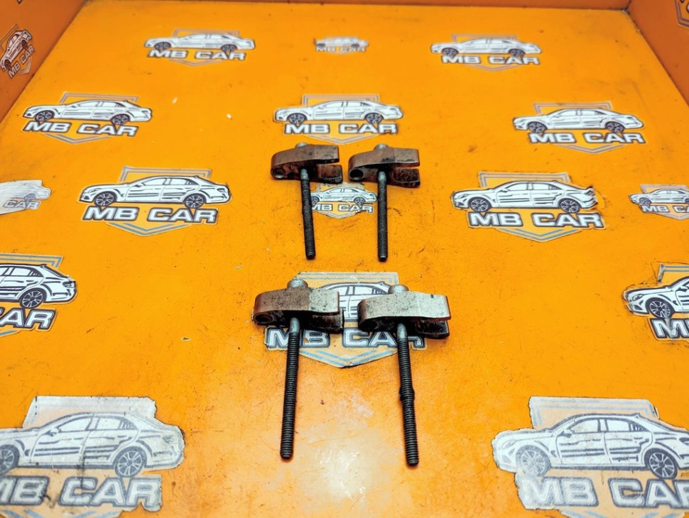 Кронштейн крепления форсунок MERCEDES-BENZ C-класс W203/S203/CL203 (2000 - 2004) фото 1 &mdash; Разборка Мерседес