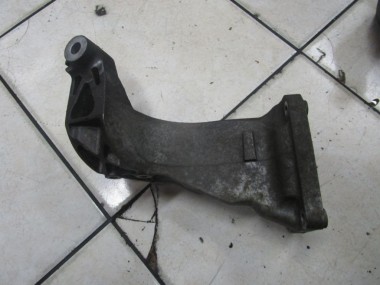 Лапа правая MERCEDES-BENZ S-класс W220 (1998 - 2005) — Разборка Мерседес