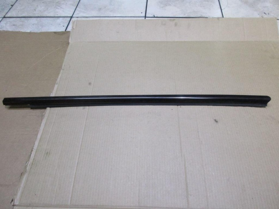 Молдинг стекла двери MERCEDES-BENZ E-класс W210/S210 (1995 - 1999) фото 1 — Разборка Мерседес