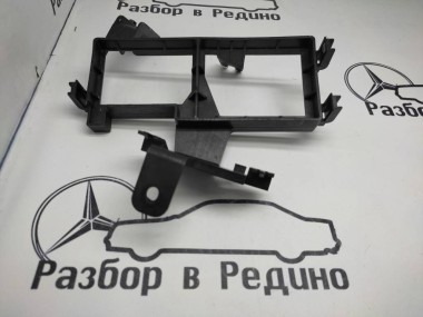 Кронштейн блока предохранителей MERCEDES-BENZ R-класс W251 (2005 - 2007) — Разборка Мерседес