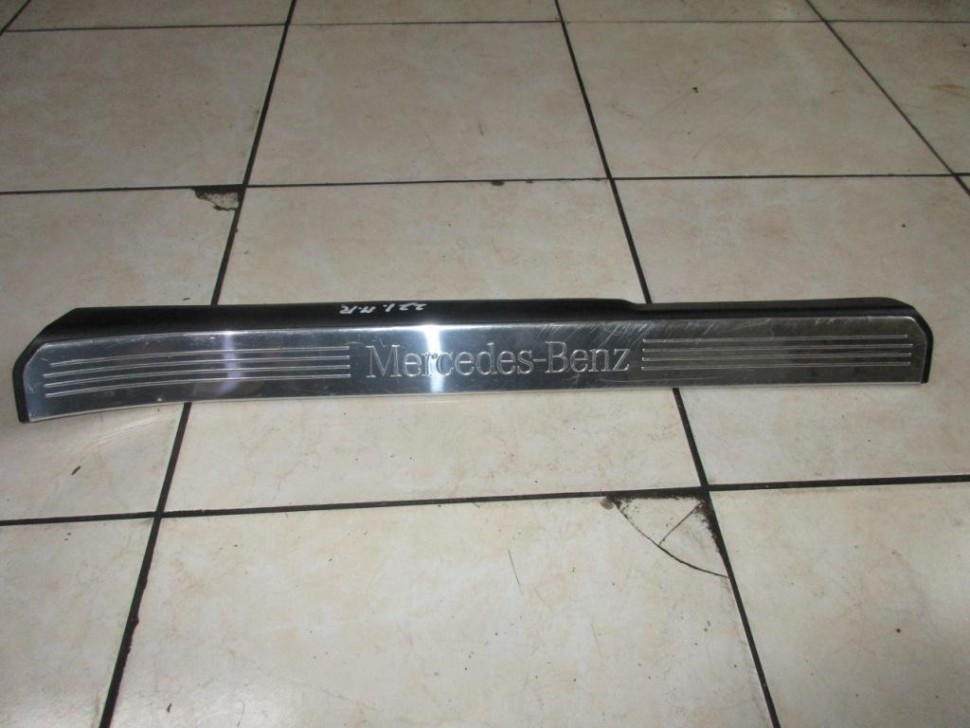 Накладка порога внутренняя MERCEDES-BENZ S-класс W221 (2005 - 2009) фото 1 — Разборка Мерседес