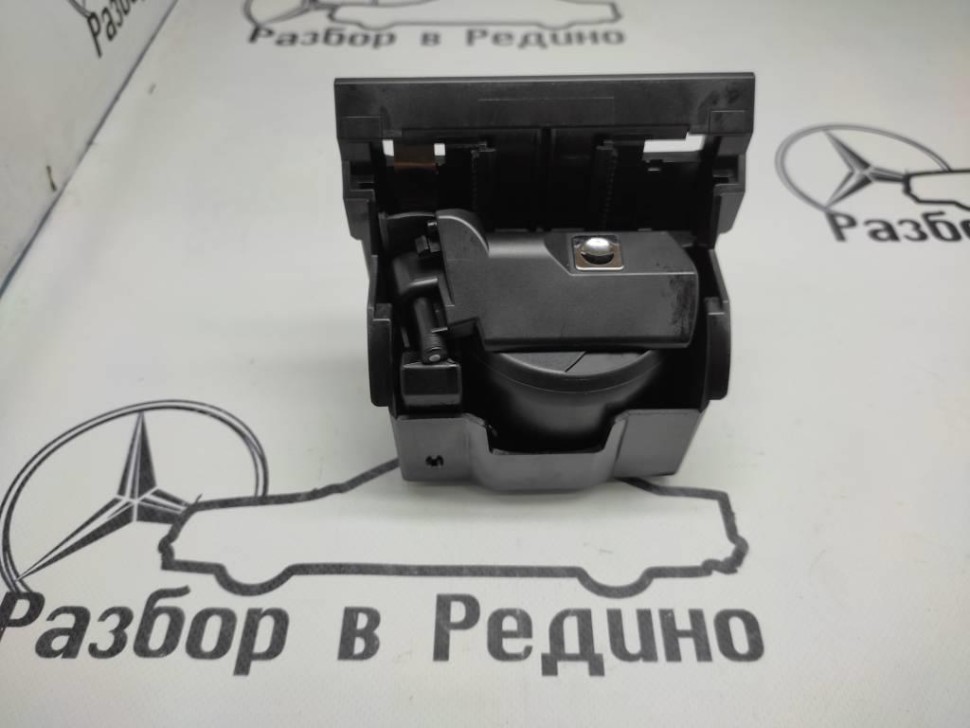 Подстаканник MERCEDES-BENZ S-класс W220 (1998 - 2005) фото 1 — Разборка Мерседес