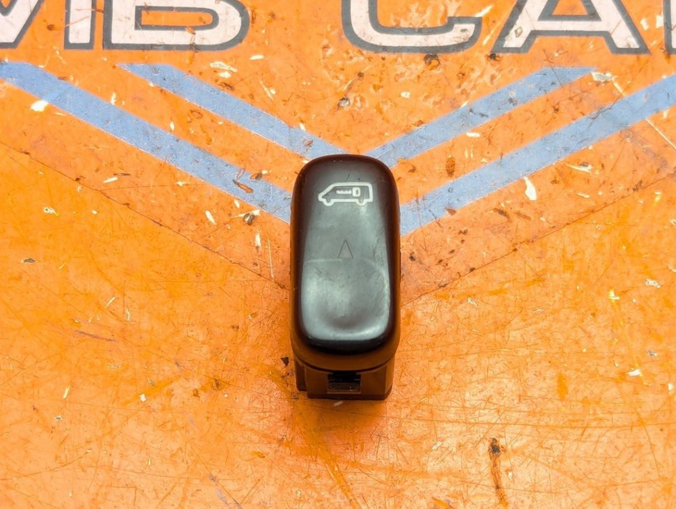 Кнопка центрального замка MERCEDES-BENZ V-класс W638/W639 (1996 - 2003) V 220 2.1 D AT (122 л.с.) фото 1 &mdash; Разборка Мерседес