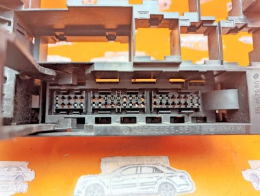 Корпус блока предохранителей MERCEDES-BENZ C-класс W202/S202 (1993 - 1997) &mdash; Разборка Мерседес