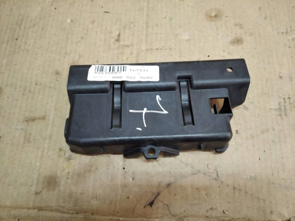 Крышка АКБ MERCEDES-BENZ CLA-класс C117/X117 (2013 - 2016) фото 1 — Разборка Мерседес