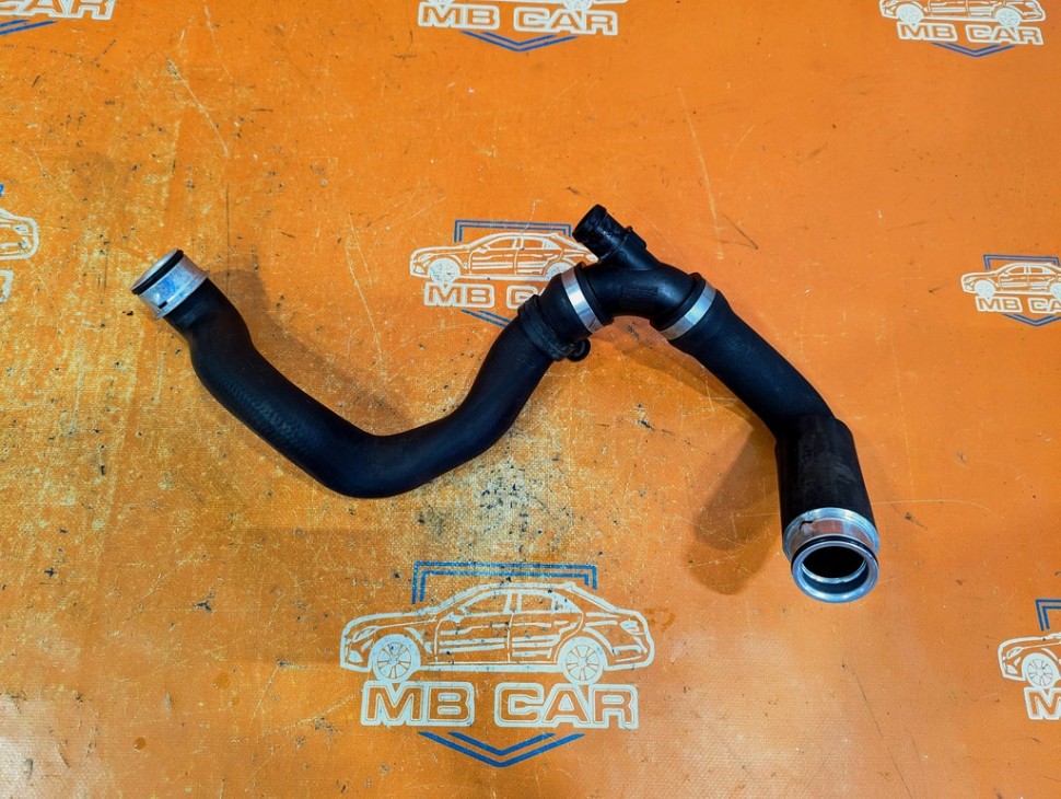 Патрубок радиатора MERCEDES-BENZ C-класс W203/S203/CL203 рестайлинг (2004 - 2008) фото 1 — Разборка Мерседес