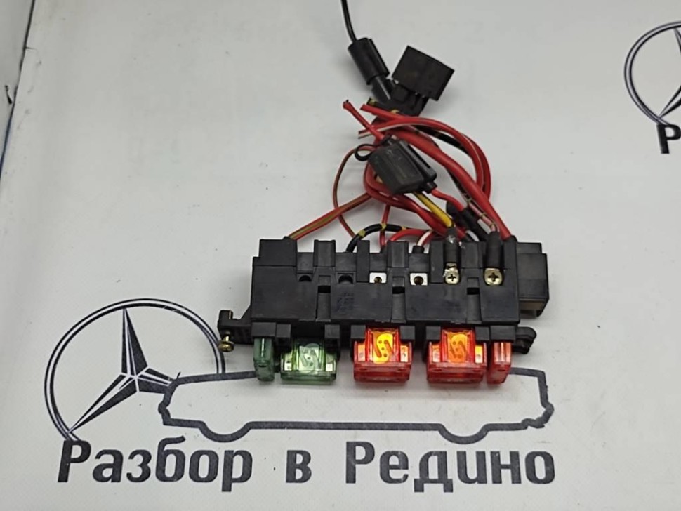 Блок предохранителей MERCEDES-BENZ S-класс W140 (1991 - 1998) фото 1 — Разборка Мерседес