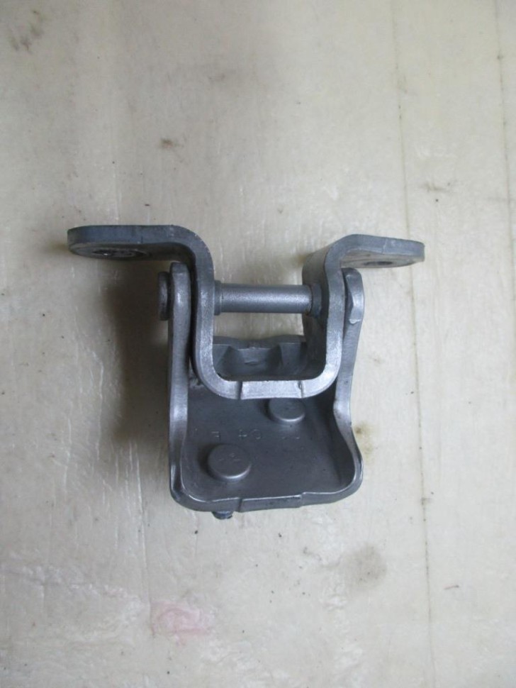 Петля двери MERCEDES-BENZ M-класс W163 рестайлинг (2001 - 2005) фото 1 — Разборка Мерседес