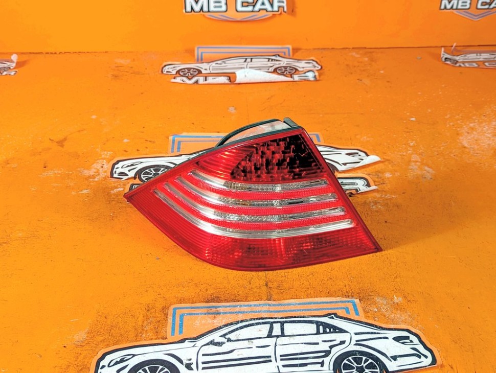 Фонарь задний левый MERCEDES-BENZ S-класс W220 рестайлинг (2002 - 2005) фото 1 &mdash; Разборка Мерседес