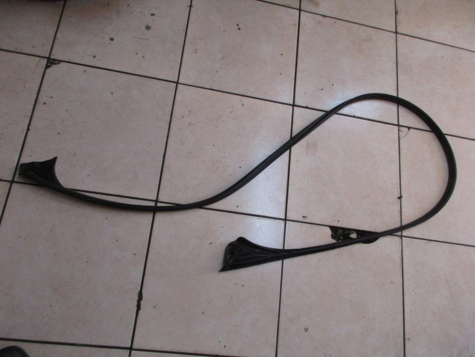 Уплотнитель крыши MERCEDES-BENZ CLA-класс C117/X117 рестайлинг (2016 - 2019) фото 1 — Разборка Мерседес