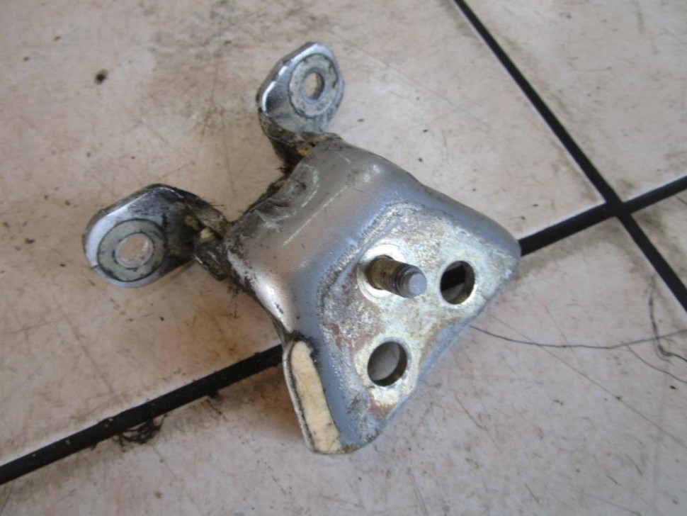 Петля двери MERCEDES-BENZ M-класс W163 (1997 - 2001) фото 1 — Разборка Мерседес