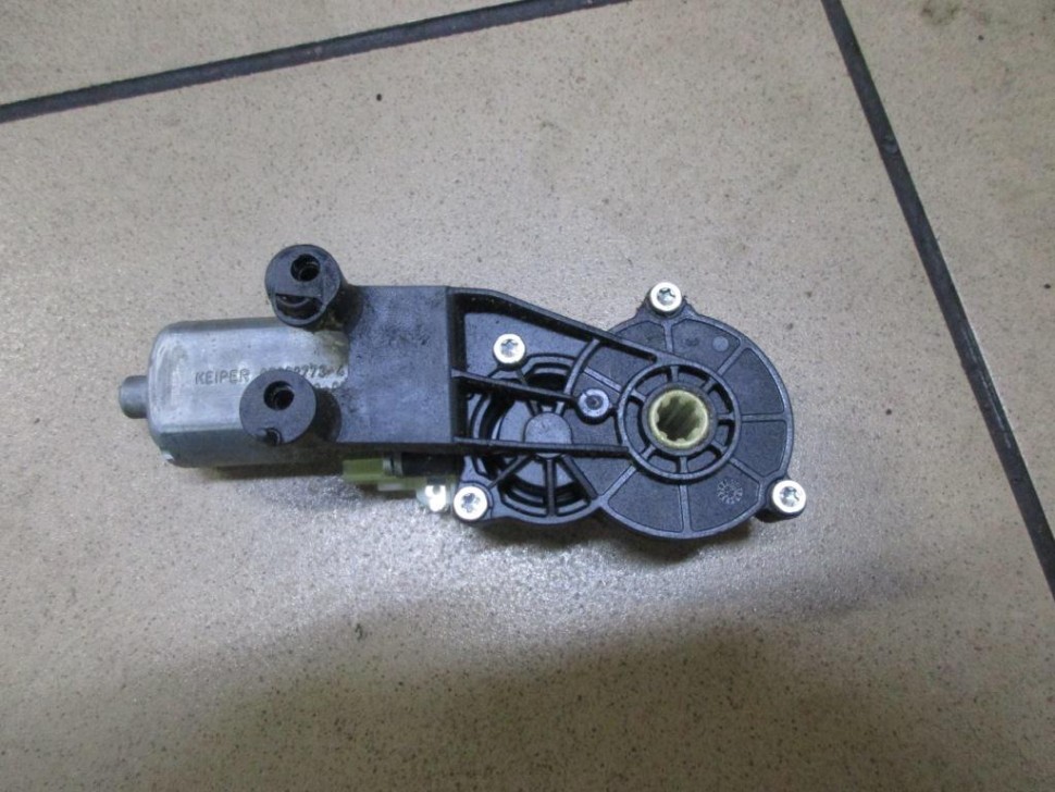 Моторчик регулировки сидений MERCEDES-BENZ E-класс W211/S211 (2002 - 2006) фото 1 — Разборка Мерседес