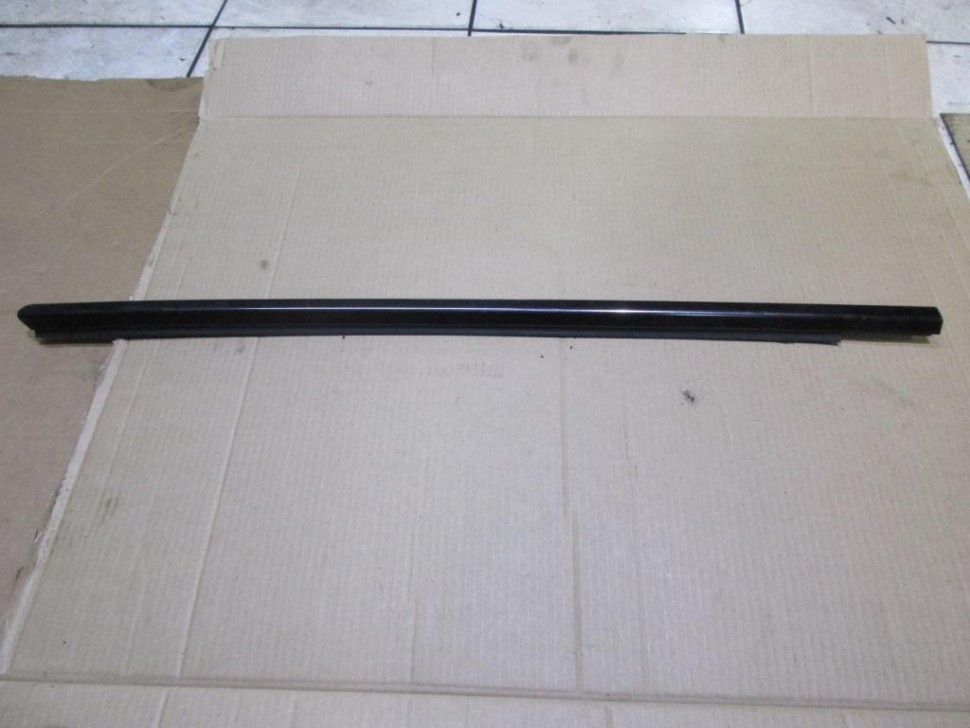 Молдинг стекла двери MERCEDES-BENZ E-класс W210/S210 (1995 - 1999) фото 1 — Разборка Мерседес